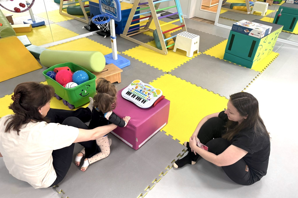 Za fyzioterapeutkou chodia rodičkmi s deťmi z celého Slovenska aj zo zahraničia I Zdroj: Trnavské rádio 