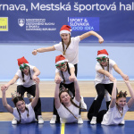 Dievčatá z Klubu gymnastických športov Slávia Trnava pri prezentácii skladby Jingle Bell time | Zdroj foto (Festival pohybových skladieb 2025): FPS