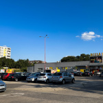 Na pozemku je v súčasnosti supermarket a parkovisko | Foto: Zuzana Benková, Trnavské rádio