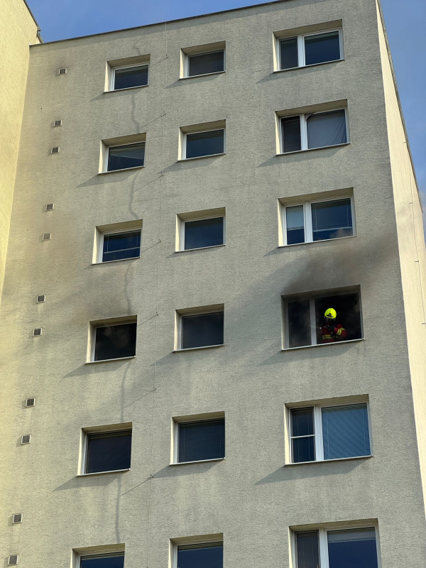 Na Hlbokej v Trnave horí byt | Foto: redakcia