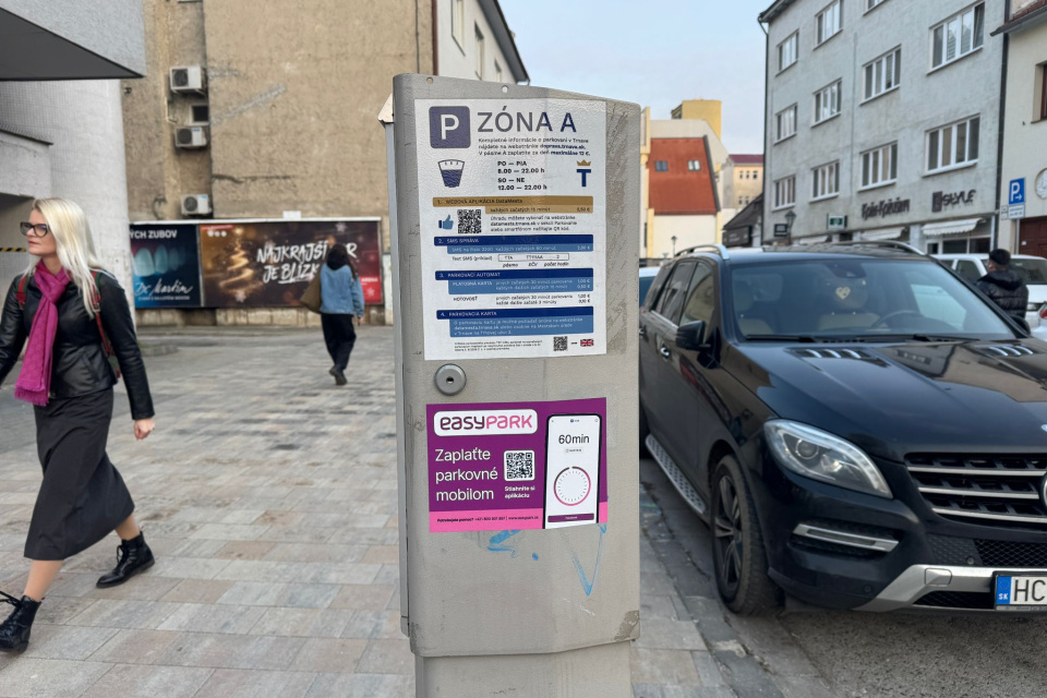 Nálepka na automate v centre mesta | Foto: Zuzana Benková, Trnavské rádio
