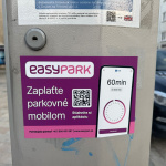 Nálepky spoločnosti pribúdajú na viacerých miestach | Foto: Zuzana Benková, Trnavské rádio