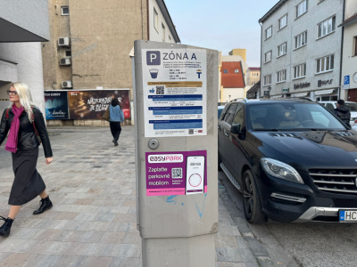 Nálepka na automate v centre mesta | Foto: Zuzana Benková, Trnavské rádio