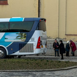 Oslavy MDŽ v Trnave 3. 3. 2026. Návštevníkov privážajú aj autobusy. | Zdroj: red.