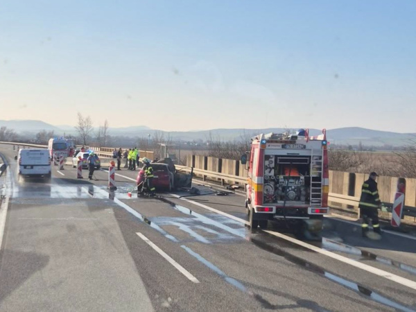 Požiar už uhasili, príčina sa zisťuje. | Foto: Mário Masaryk, Dopravný servis - okres Piešťany a okolie
