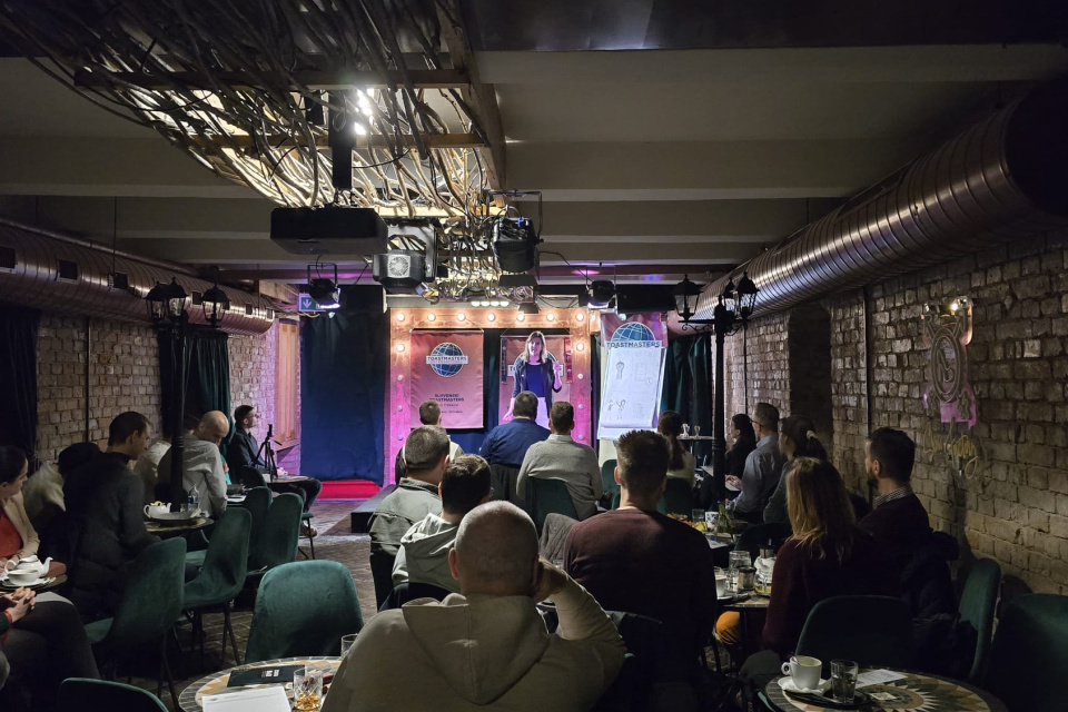 Aj takto vyzerá stretnutie Toastmasters | Zdroj: Toastmasters Trnava