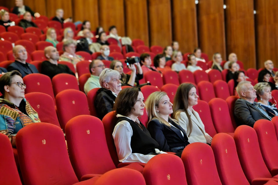 Verejnosť kalendár pripomienkovala a adresovala tvorcom svoje otázky. | Zdroj: fb mesta Galanta, primátor Peter Kolek