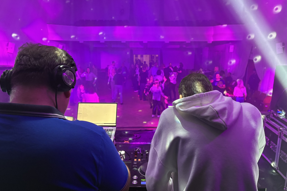 Dídžeji pripravili mix párty hitov 80., 90. aj mileniálok. | Foto: Michaela Martišíková, redakcia