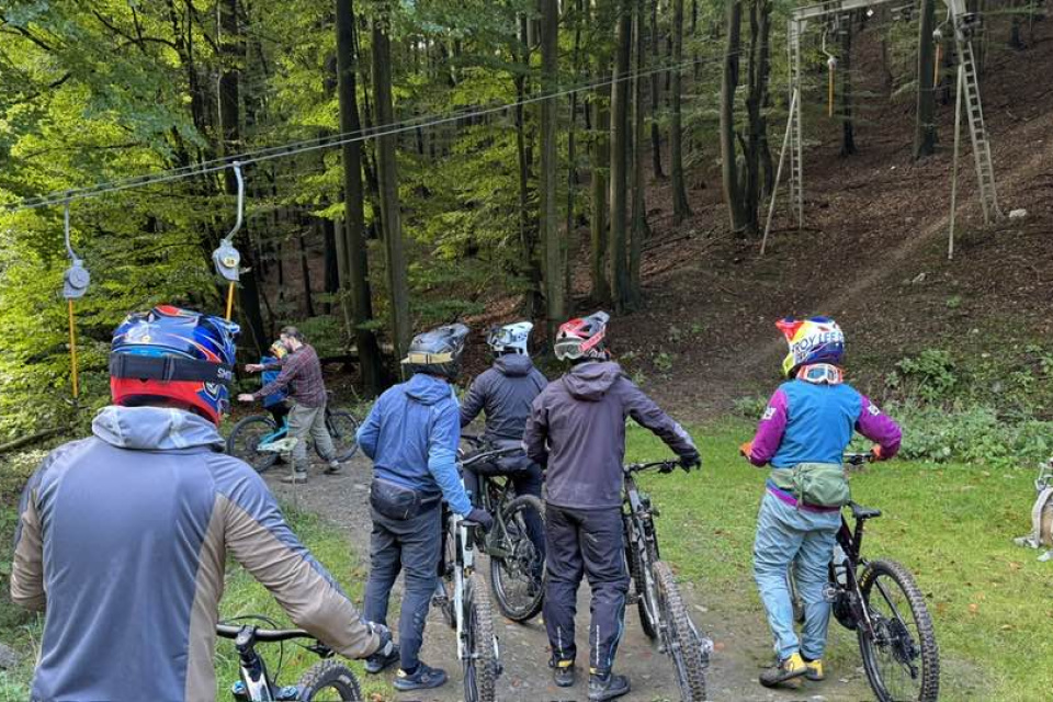Na Pezinskej Babe si môžete vybrať z niekoľkých cyklotrás | Zdroj: Pezinská Baba, Babské Traily