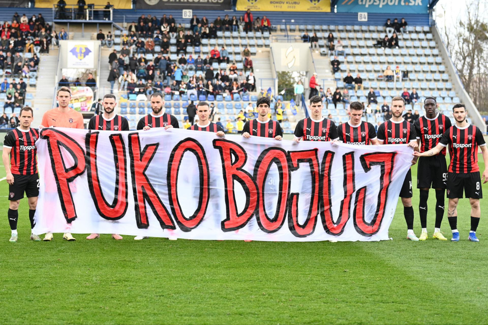 Trnavská futbalová rodina sa zomkla, aby Pukovi dodala silu na zotavenie. | Foto: Spartak Trnava