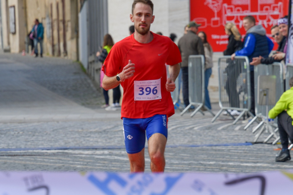 Víťaz v cieľovej rovinke. | Foto: Lucia Lulu Krutá, Trnavská automobilka Stellantis Slovakia