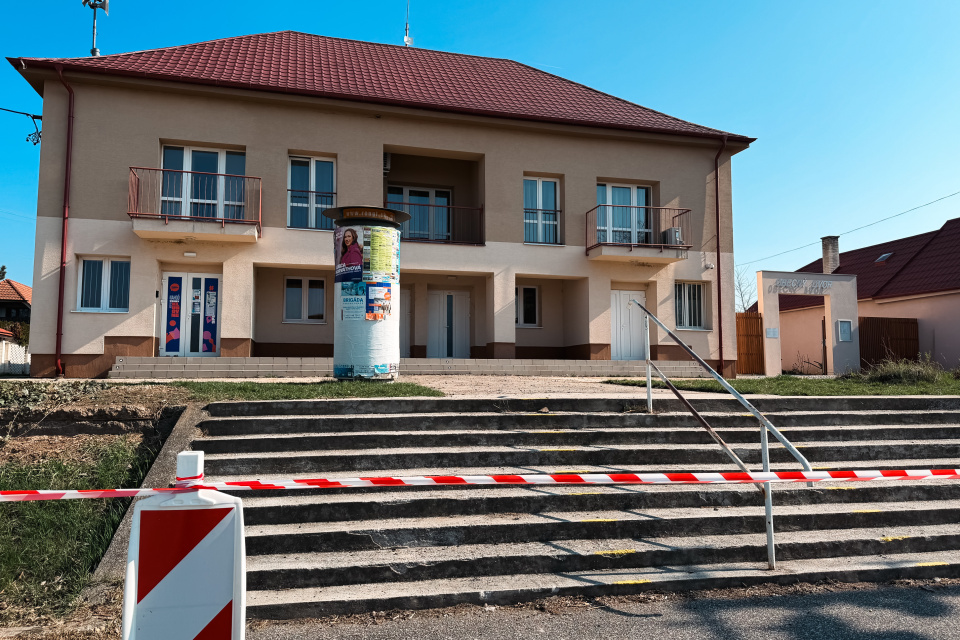 Kultúrny dom v Modranke je už ohradený | Foto: Pavol Holý, Trnavské rádio