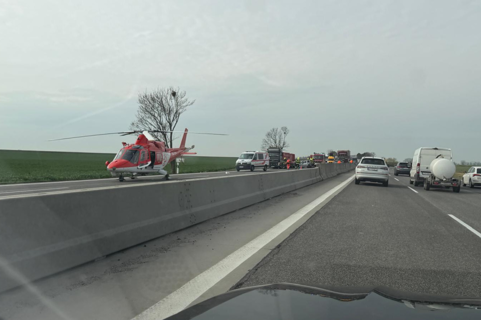 Nehoda na D1 pri Voderadoch smerom na Trnavu | Foto: Trnavské rádio