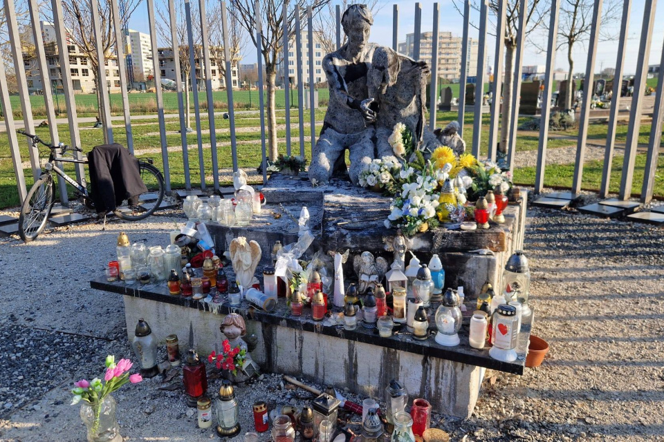 Pamätník pred čistením | Zdroj: Naše MesTTo