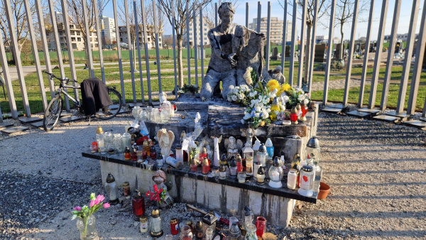 Pamätník pred čistením | Zdroj: Naše MesTTo