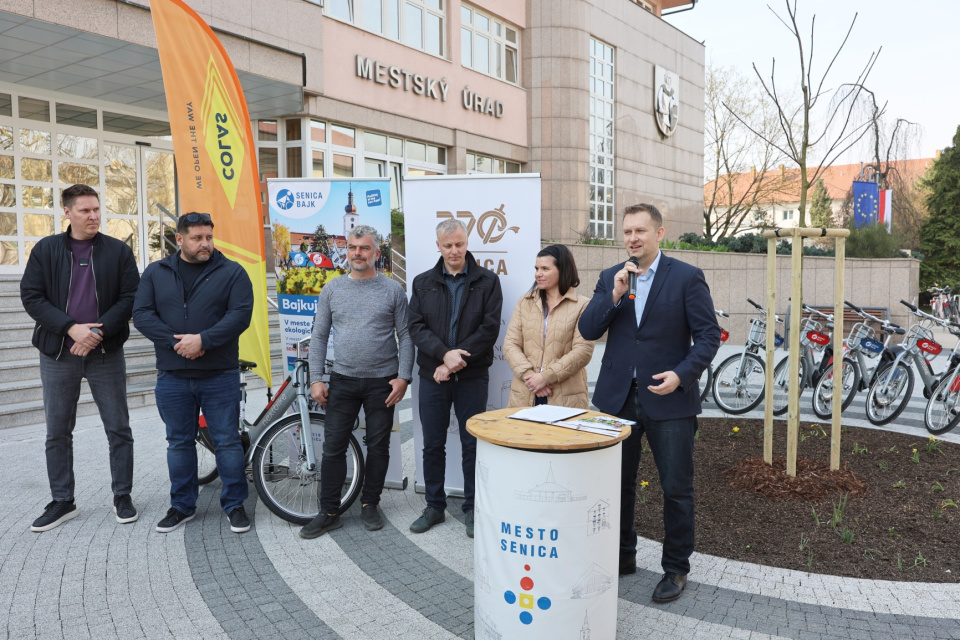 Otvorenia cyklotrás sa zúčastnil primátor mesta, projektová manažérka, prevádzkovateľ Senica BAJK a zástupca firmy COLAS Slovakia | Zdroj: TS mesta Senica 