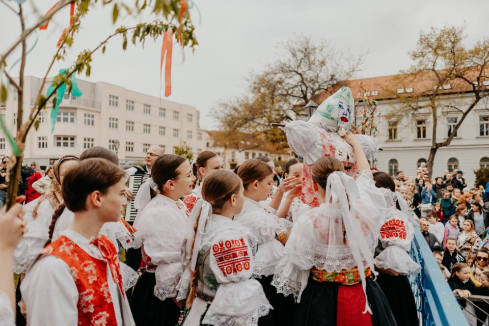 Vynášanie Moreny v Trnave | Zdroj: Zaži v Trnave