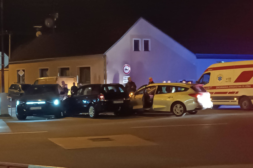 Na Vŕšku zrejme niekto nedal prednosť. | Foto: Juraj JJlmtaxi Kováč, Piešťany / Vrbové / Trnava a okolie – Najnovšie udalosti z regiónu