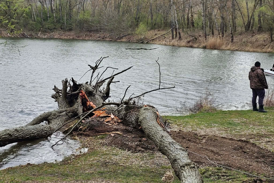 Rybári upozorňujú na potrebu udržiavať revíry čisté a bez odpadu. | Foto: Slovenský rybársky zväz, miestna organizácia Hlohovec