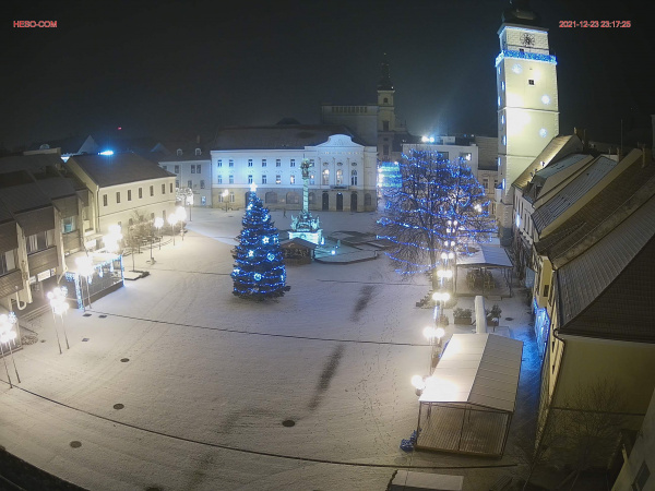 Nočné sneženie v Trnave. | Zdroj: heso-com.sk