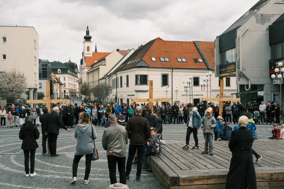 Tiché nesenie kríža v Trnave v roku 2024 | Foto: Pavol Holý, Trnavské rádio