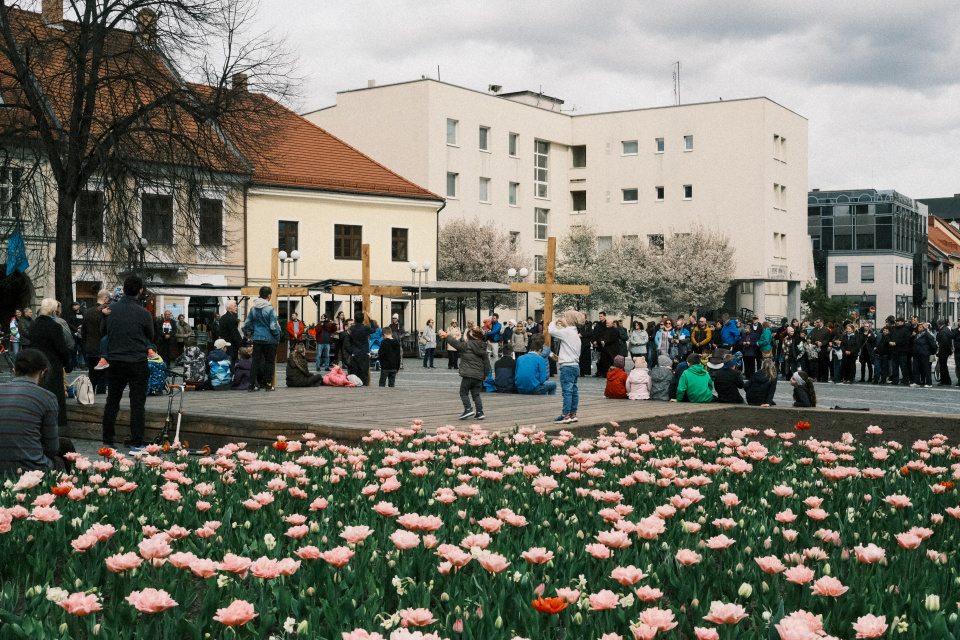 Účastníci podujatia na Trojičnom námestí | Foto: Pavol Holý, Trnavské rádio