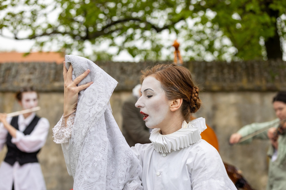 Ako budú vyzerať cisárove nové šaty? To sa dozviete na hrade Červený Kameň | Zdroj: fb Hrad Červený Kameň