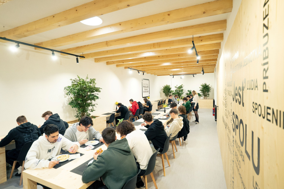 Moderná jedáleň v Trnave | Zdroj: TTSK