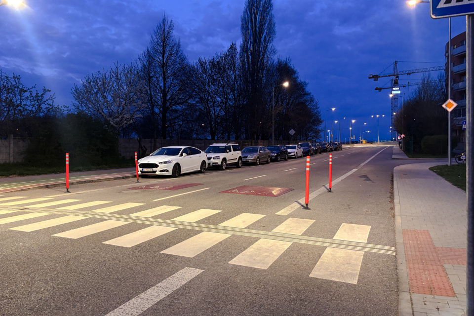 Spomaľovače za priechodom pre chodcov na J. Adamoviča | Foto: Zuzana Benková, Trnavské rádio