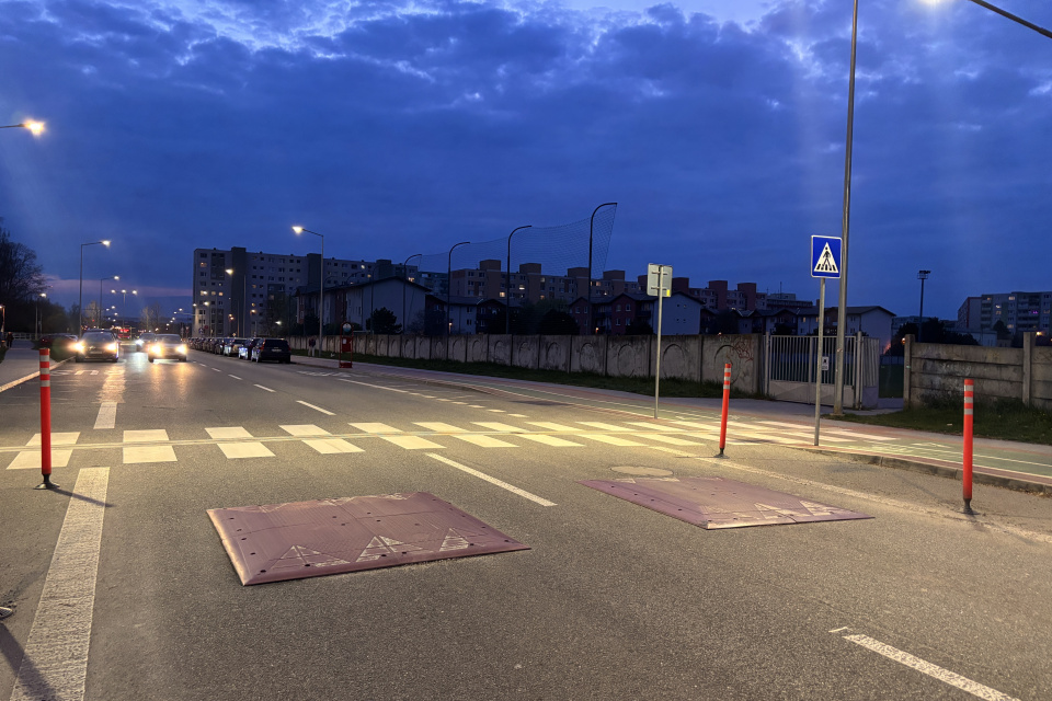 Spomaľovač na J. Adamoviča | Foto: Zuzana Benková, Trnavské rádio