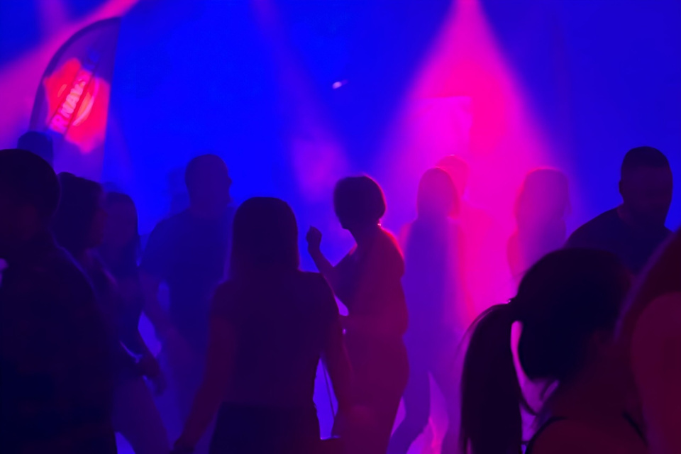 Ľudia na párty v Drahovciach | Foto: Trnavské rádio