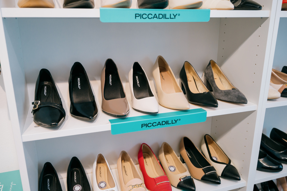 Elegantná obuv v predajni | Foto: Jakub Benko, Trnavské rádio