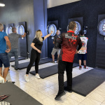 Každý hod šípky poputuje na dobrú vec | Foto z otvorenia P34 (2025): Michaela Martišíková, redakcia