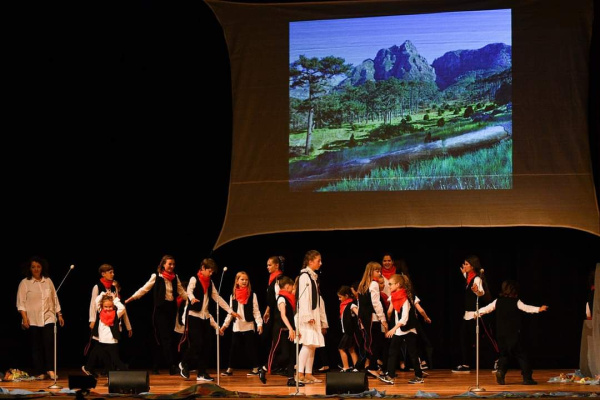 Predstavenie pripravili najmä pre rodiny s deťmi. Vítané sú však všetky generácie. | Foto: Spevokol Lastovičky