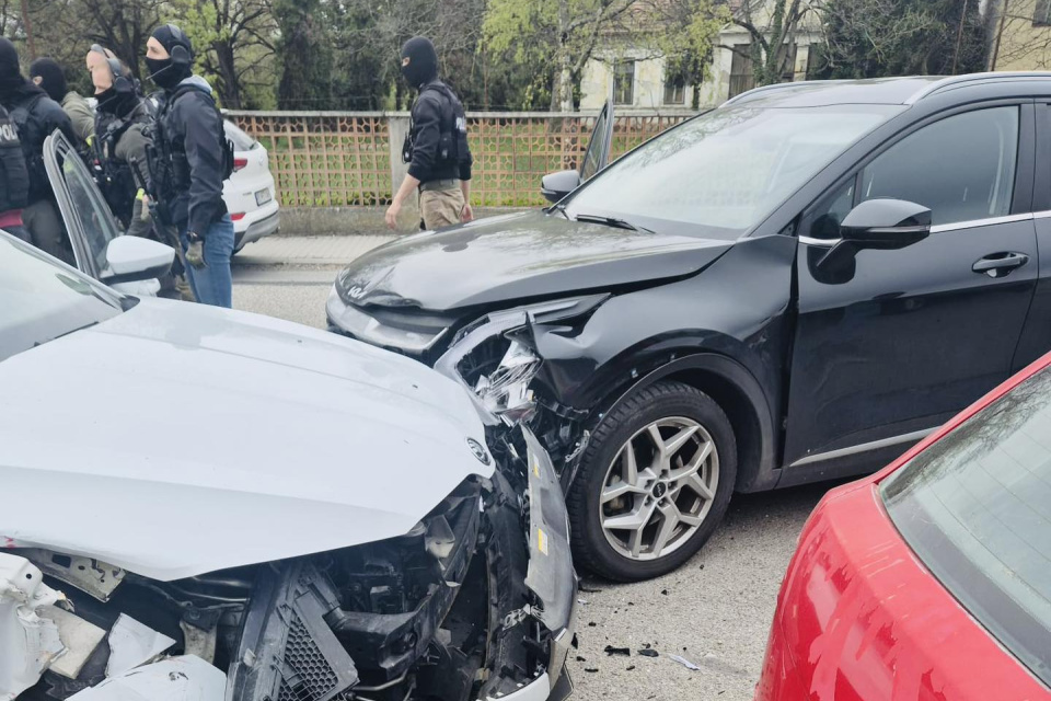 Za úspešným zadržaním muža sú aj kriminalisti z Galanty. | Foto: Polícia SR