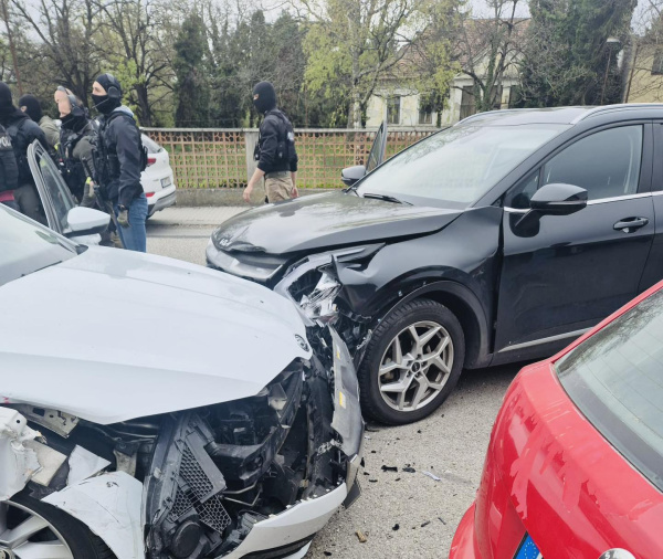 Za úspešným zadržaním muža sú aj kriminalisti z Galanty. | Foto: Polícia SR