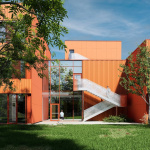 Budova školy - pohľad zo zadnej strany | Zdroj: Archinfo