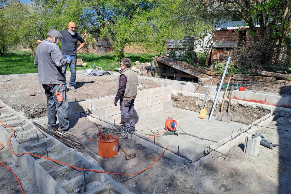 Betonáž komunitného domu v Kútoch | Zdroj: Pjekné mjestečko o.z. - Kúty 