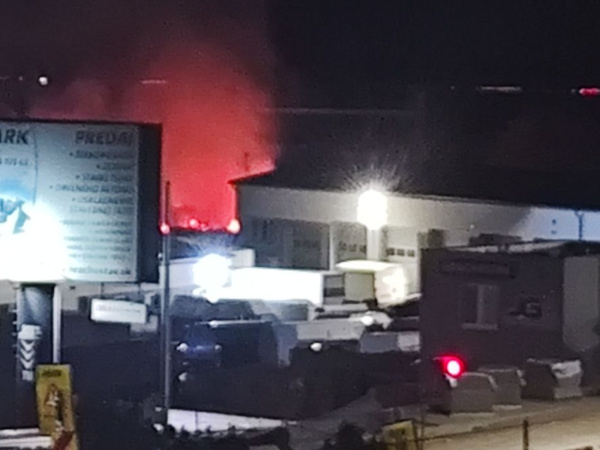 So živlom zápasili na mieste hasiči.  | Foto: Daniela Gešnábelová, SEREĎ - všetko