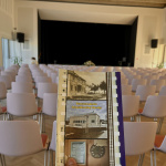 V sále nechýba nové premietacie plátno | Zdroj: Trnavské rádio