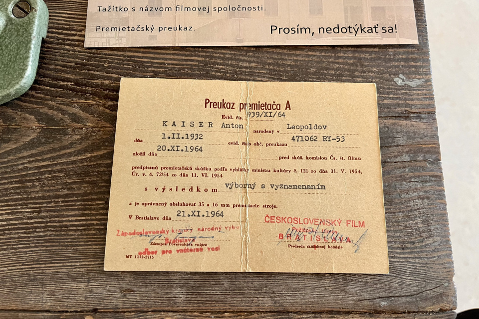 Uvidieť sme mohli aj výstavu zachovalých dobových predmetov z bývalého kina | Zdroj: Trnavské rádio