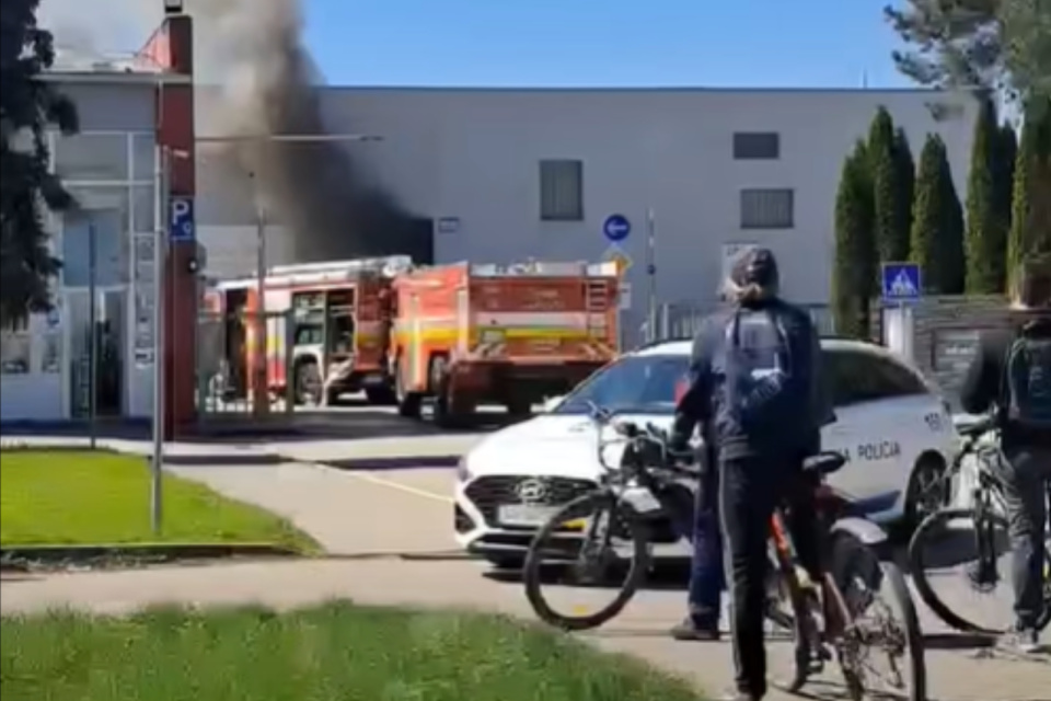 Bilancia i príčina požiaru sú nateraz otázne. | Foto: Seničan.sk