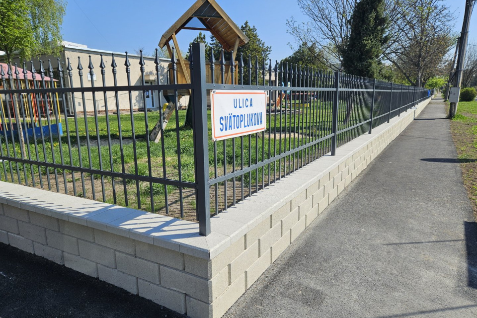 Nové oplotenie škôlky v Seredi | Zdroj: Seredské novinky