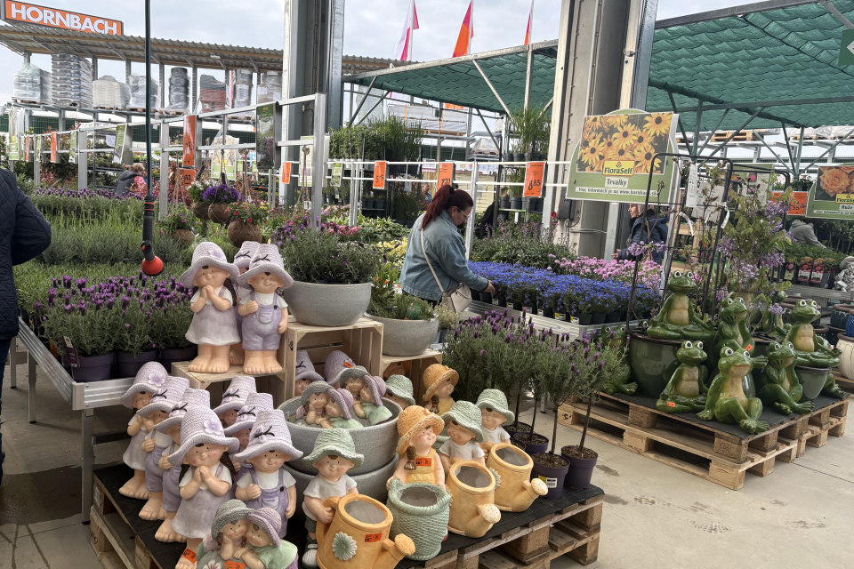 Ponukou nesklame ani záhradnícke centrum | Foto: Michaela Martišíková, redakcia