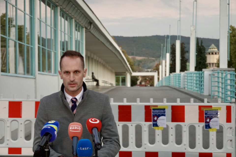 Primátor Piešťan na tlačovej konferencii k uzatvoreniu mosta I Zdroj: Trnavské rádio