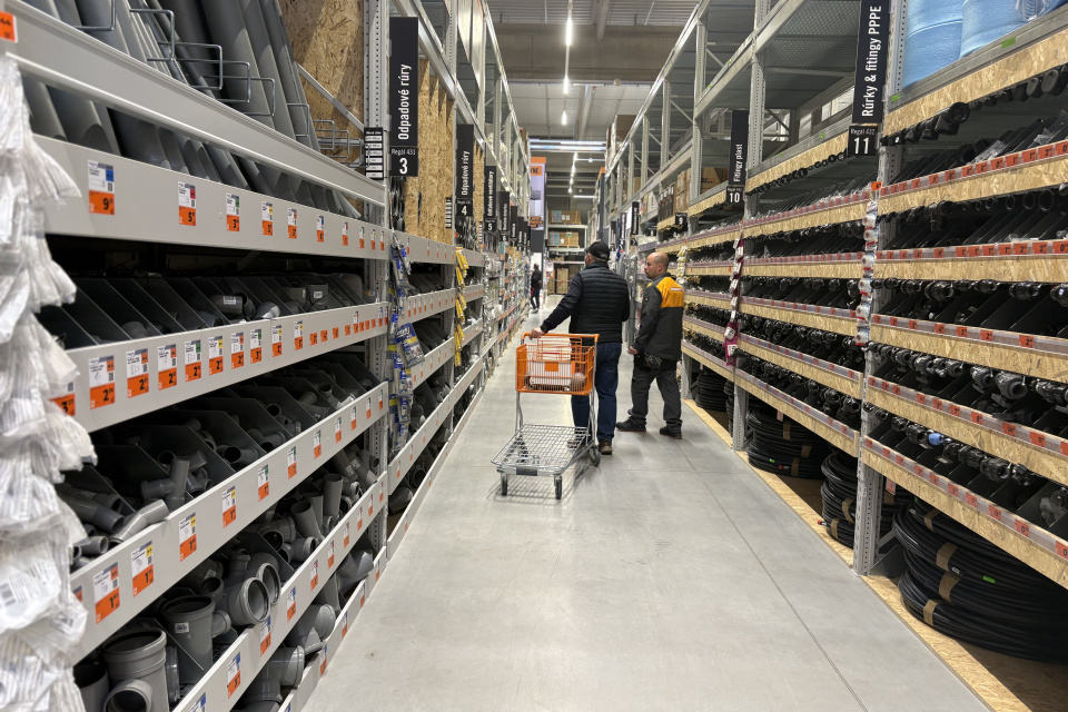 Zákazníci sa môžu spoľahnúť na odborné poradenstvo personálu v predajni | Foto: Michaela Martišíková, redakcia 