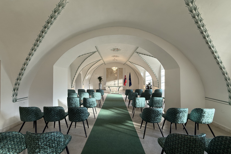 Sobášna miestnosť dostala po obnove novú podobu | Foto: Tomáš Buday