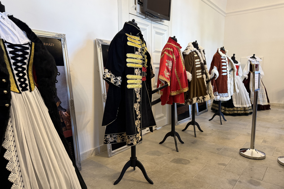 Výstava združenia Fringia ukazuje dobovú módu a približuje históriu odievania | Foto: Michaela Martišíková, redakcia 
