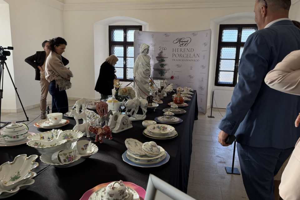 Výstava prezentuje maďarský porcelán Herend | Foto: Tomáš Buday