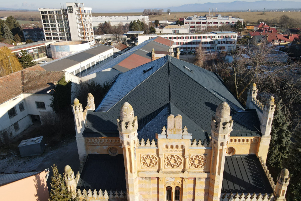Nová strecha synagógy vo Vrbovom. l Foto: Git Sro